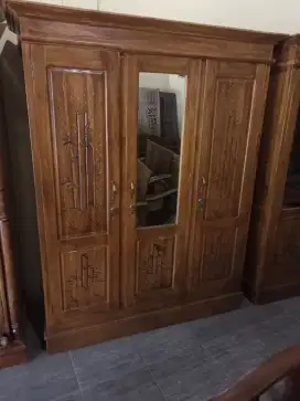 Almari 3 pintu kayu