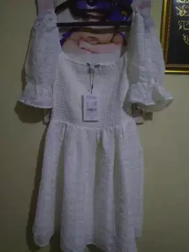 Dress putih pomelo size M model Sabrina
