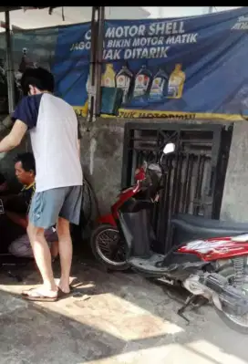 Montir Bengkel Motor
