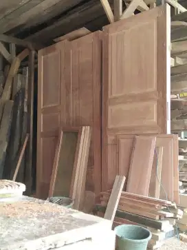 Kusen dan daun pintu kamper