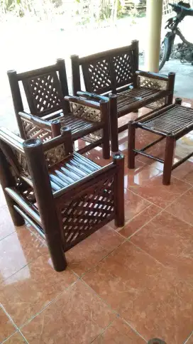 Kursi bambu klasik
