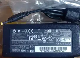 Adaptor charger laptop HP Pavilion presario DV2000 DV2300 DV2500 V3000