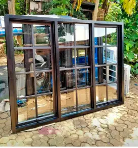 Partisi kaca dan folding gate