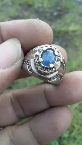 Batu jenis permata Blue Sapphire