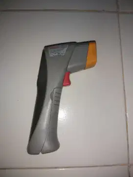 Infrared Thermometer Sentry ST652