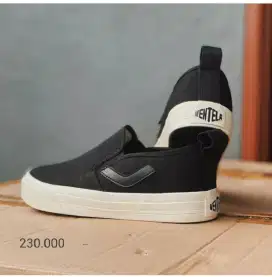 Sepatu ventela slip on icon original