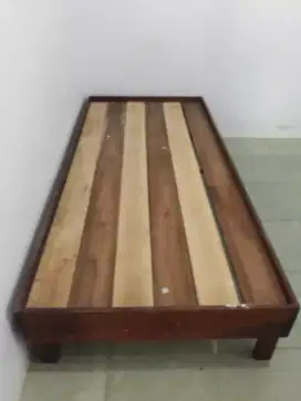 di jual tempat tidur bahan kayu