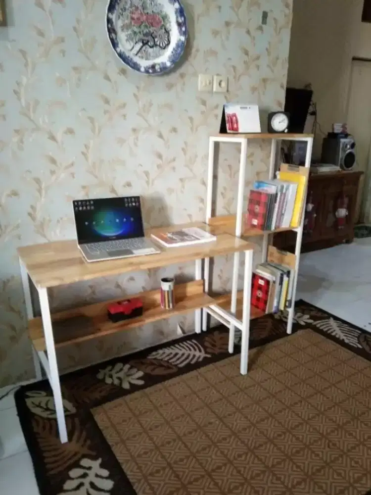 Meja belajar set dengan rak besi-kayu industrial