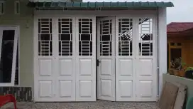 Pintu garasi model lipat