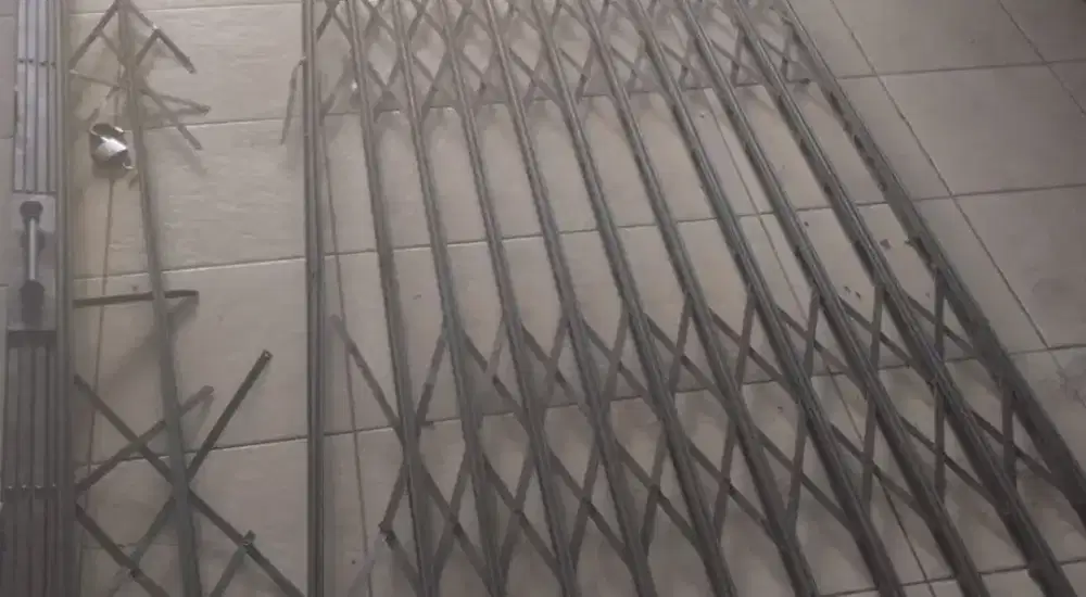 Folding gate jakarta selatan