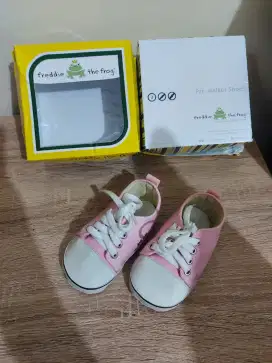 Sepatu Bayi Freddie The Frog