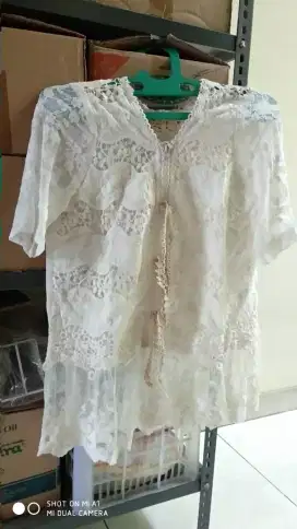Baju putih ukuran M