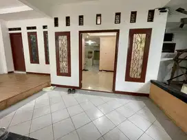 JUAL RUMAH BEKASI KOTA STRATEGIS BELAKANG STADION GOR BEKASI SELATAN
