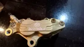 Kaliper Brembo 4p 2pin kiri original