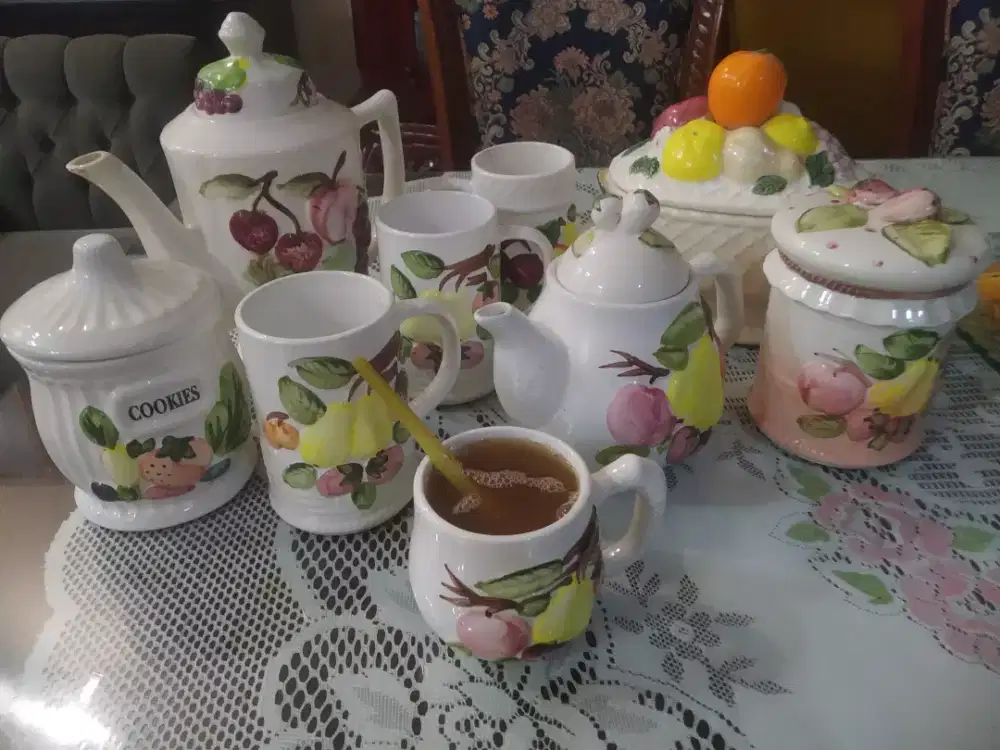keramik buah timbul