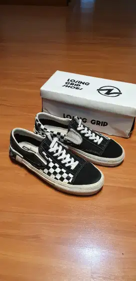 Sepatu Losing Grip Shoes size 43 / 10