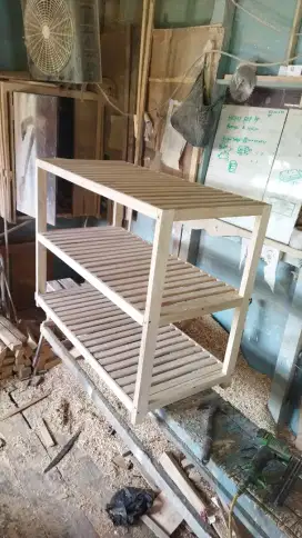 Rak jualan bahan kayu