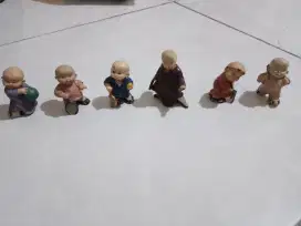 Patung anak kecil botak,ada 6pcs,bahan keramik campuran,L4cm P8cm,nego
