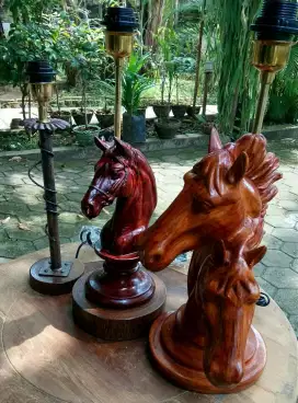 Lampu duduk model patung