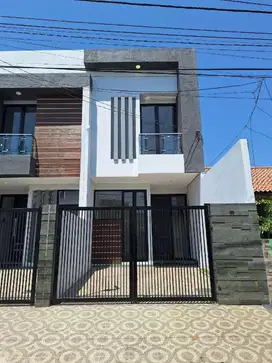 Baru gress??Rumah klampis semolo wisma mukti Rowo 3 mobil longgar