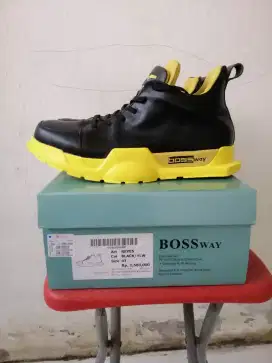 Sepatu Boss Way