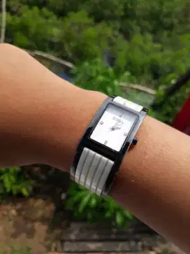 Jam tangan Bonia untuk wanita