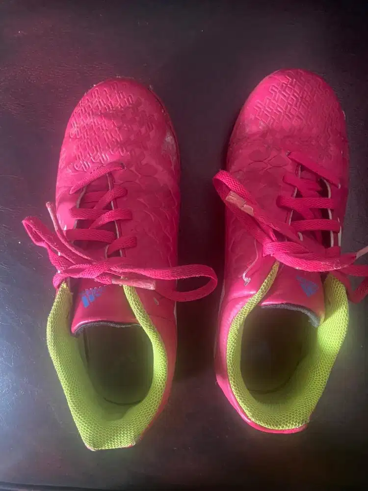 Sepatu ADIDAS ORIGINAL tidak terpakai