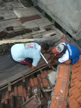 Jasa tukang bangunan dan renovasi atap bocoran