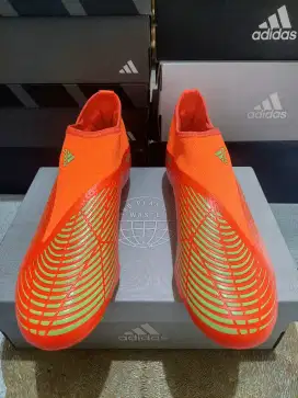 Sepatu Sepak Bola Adidas PREDATOR EDGE.3 LACELESS FG