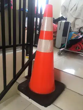 Traffic Cone Orange Base Hitam