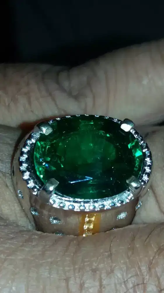 Jual Batu Cincin Permata Dark Green Emerald Cutting Bagus sekali