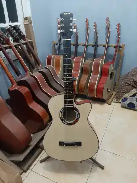 Gitar akustik string pemula