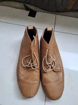 Sepatu coklat muda cakep