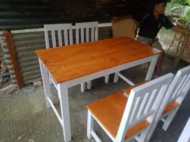 Meja kursi rumah makn