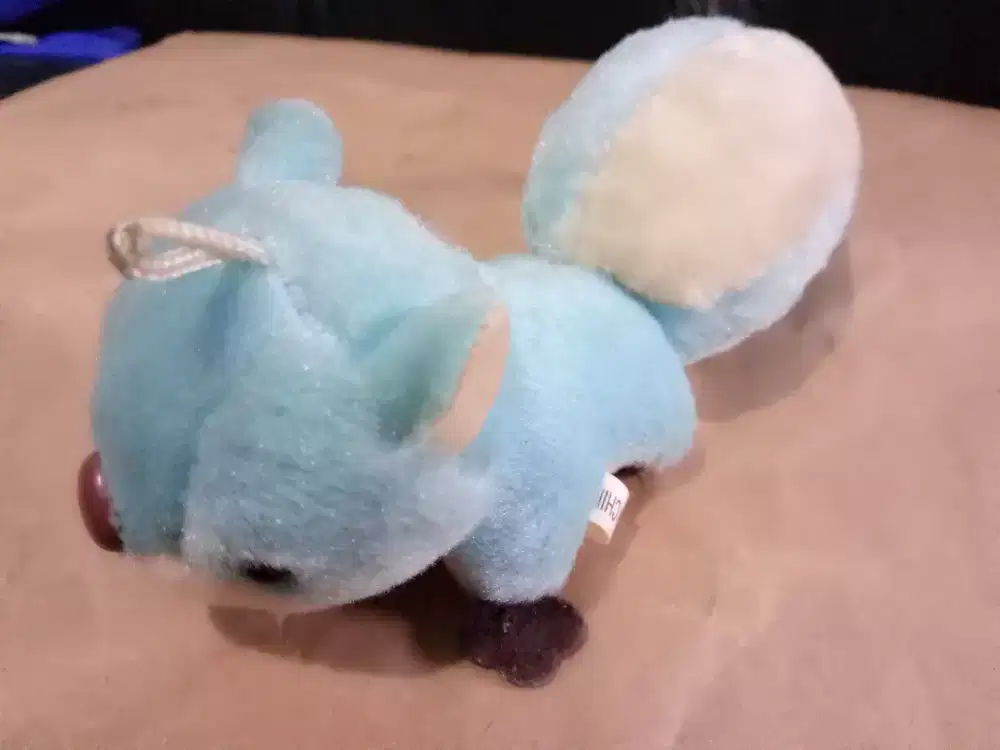 Boneka kecil biru