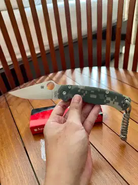 Spyderco Paramilitary 2 Camo Pisau Lipat