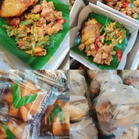 Nasi bungkus untuk berbagi bulan muharram