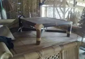 Meja lesehan kuliner