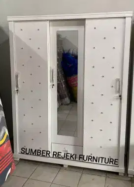 LEMARI PAKAIAN SLEDING 3 PINTU