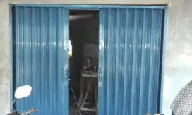 Folding gate roling door