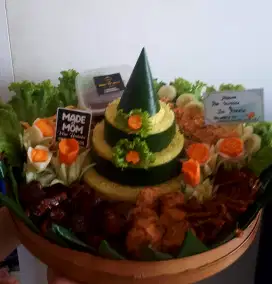 Menerima pesanan tumpeng. Nasi kuning, nasi liwet, nasi putih dll.