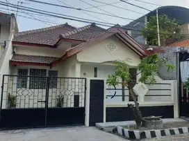 Disewakan rumah tgh kota sby bratang binangun siap huni lantai granit