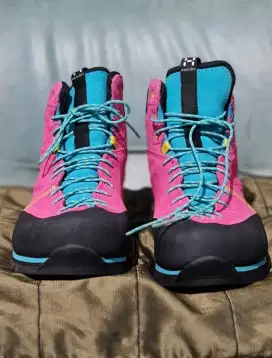 Sepatu Boot Haglofs Roc Legend
