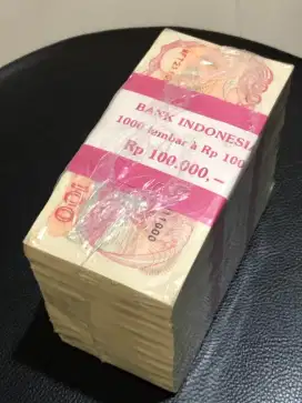 Seratus rupiah uang kertas