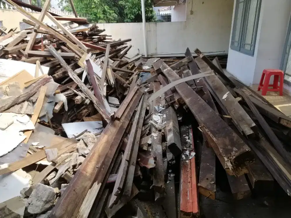 Jual beli kayu bekas rumah tua