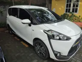 Toyota Sienta V MT 2017