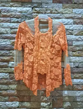 Kebaya modern karya Mega