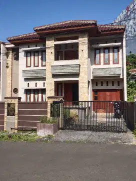 Rumah siap huni lokasi dkt Universitas UPI ledeng