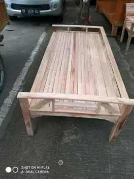 kursi kayu model tempat tidur