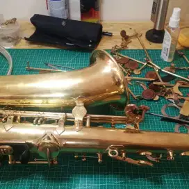 Cari saxophone bekas